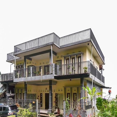 Oyo 91228 Griya Siena Hotel มุนดุก ภายนอก รูปภาพ